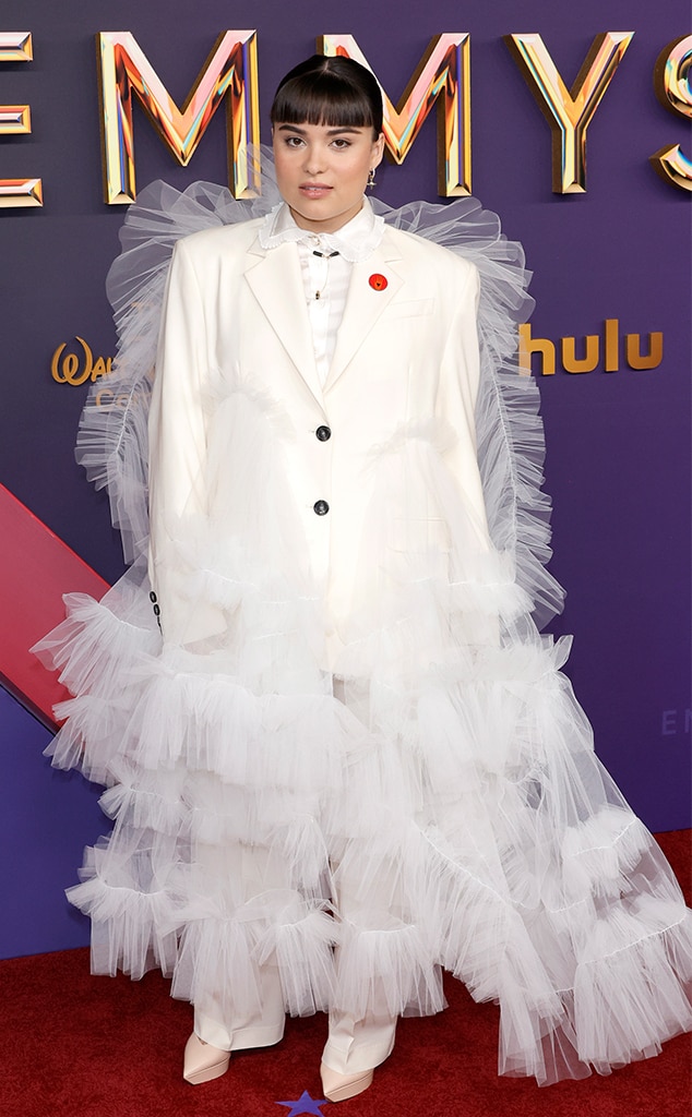 2024 Emmys: พิธีกรผู้ทรยศ Alan Cumming ยั่วซีซัน 3 "Bloodbath"