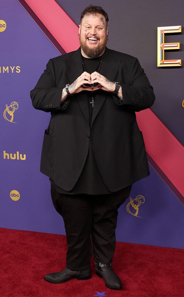 Die Gastgeber Dan Levy und Eugene Levy sind Vater-Sohn-Ziele bei den Emmys 2024