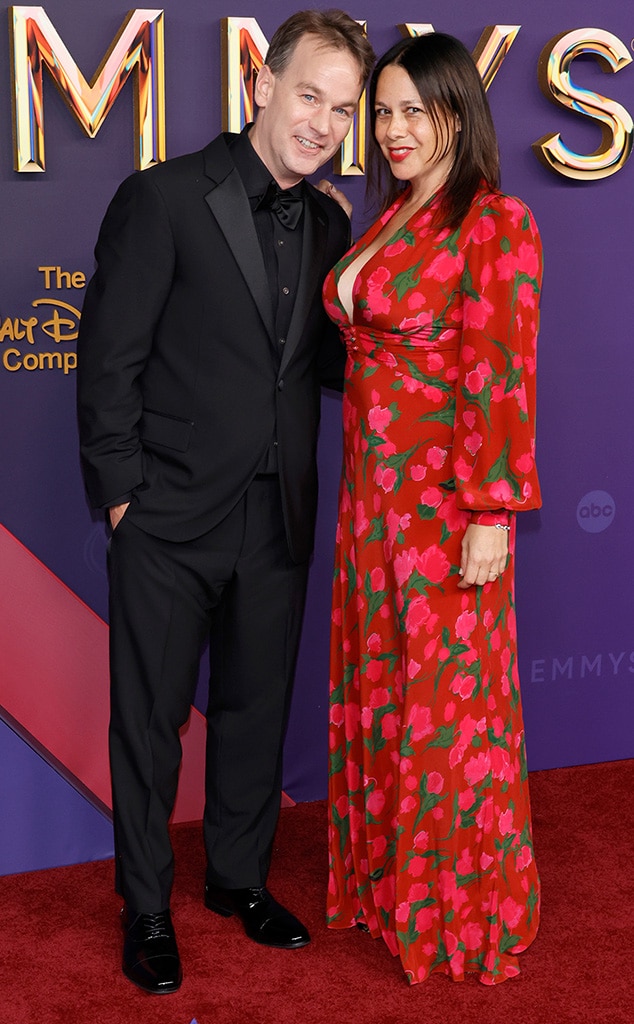 2024 Emmys: ดูเดทไนท์ของ Connie Britton และแฟนหนุ่ม David Windsor