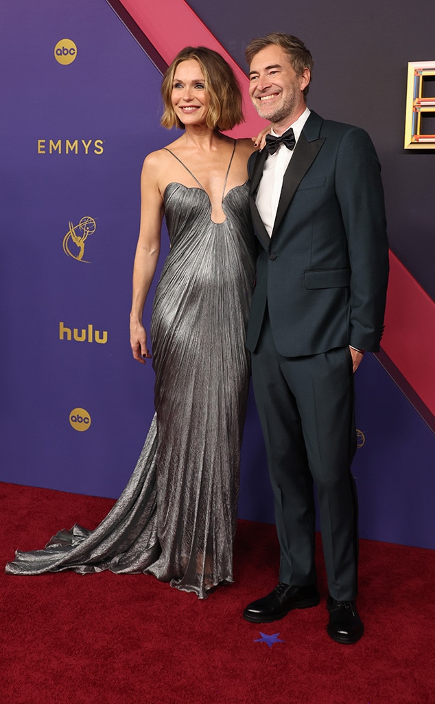 2024 Emmys: คู่รักทุกคู่เปลี่ยนพรมแดงให้เป็นค่ำคืนแห่งการเดต