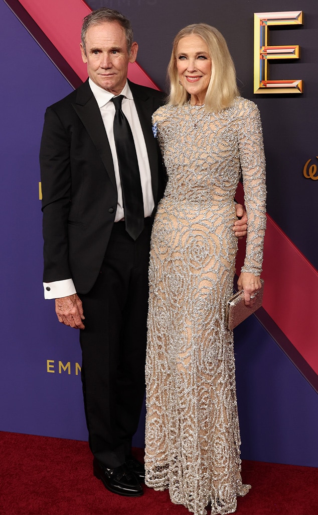 2024 Emmys: ดูเดทไนท์ของ Connie Britton และแฟนหนุ่ม David Windsor