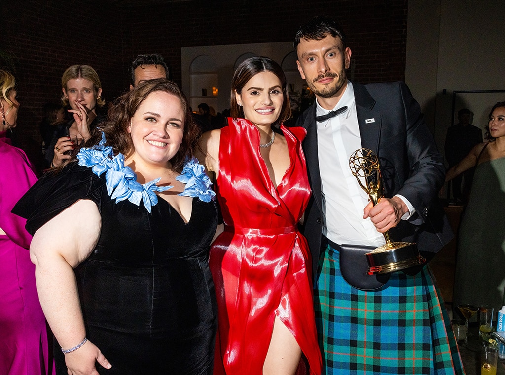 Emmys: Jeremy Allen White Praises The Bear’s Liza Colón-Zayas’ Win