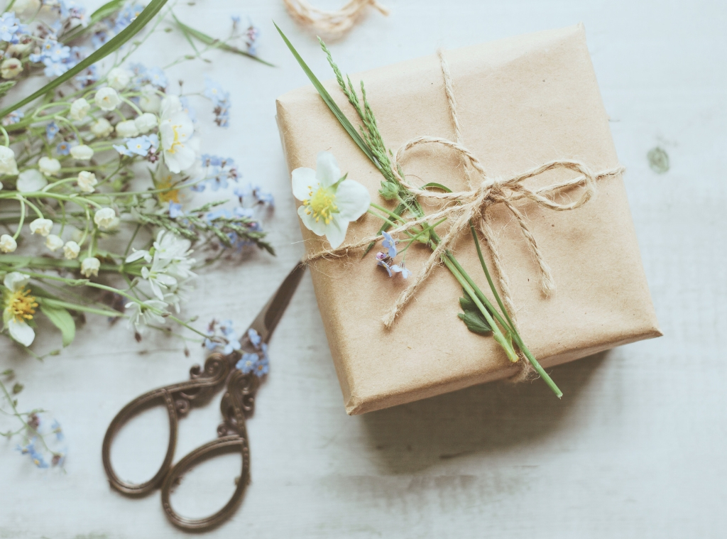 Shop Hostess Gifts below $25