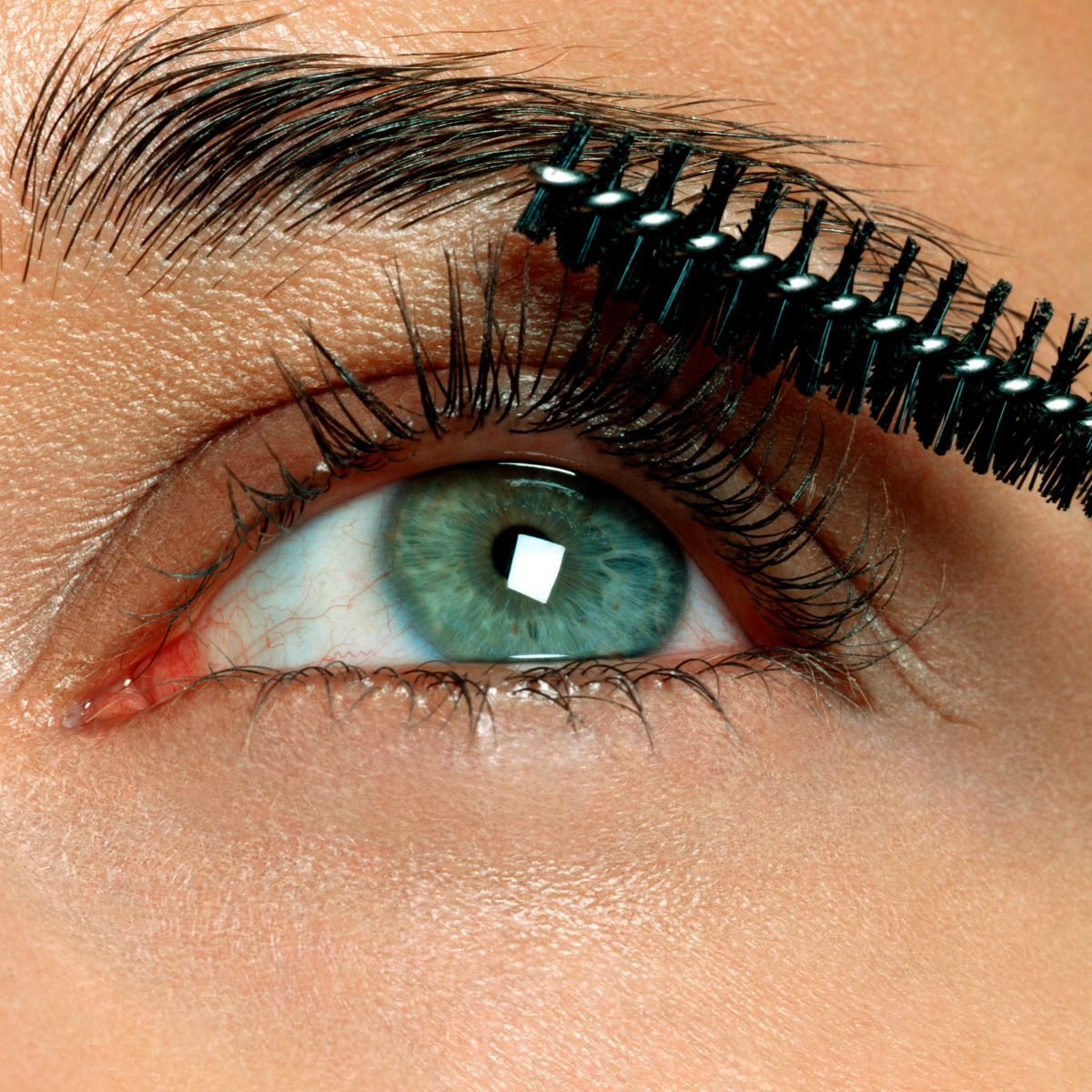 This  L’Oréal Primer & Mascara Delivers Peak Volume, Length & Lift