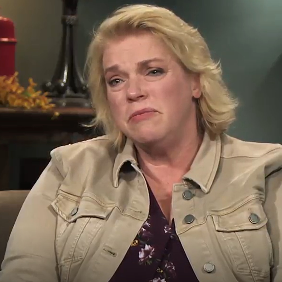 Sister Wives’ Janelle Brown Says Kody Brown and Robyn Brown Owe Her Money, Threatens Legal Action – E! Online Sister Wives’ Janelle Brown Says Kody Brown and Robyn Brown Owe Her Money, Threatens Legal Action – E! Online