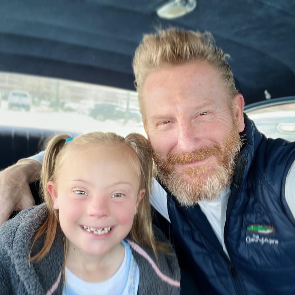 Rory Feek, "컬트" 관계를 부인하고 딸 인디를 위험에 빠뜨렸다는 주장