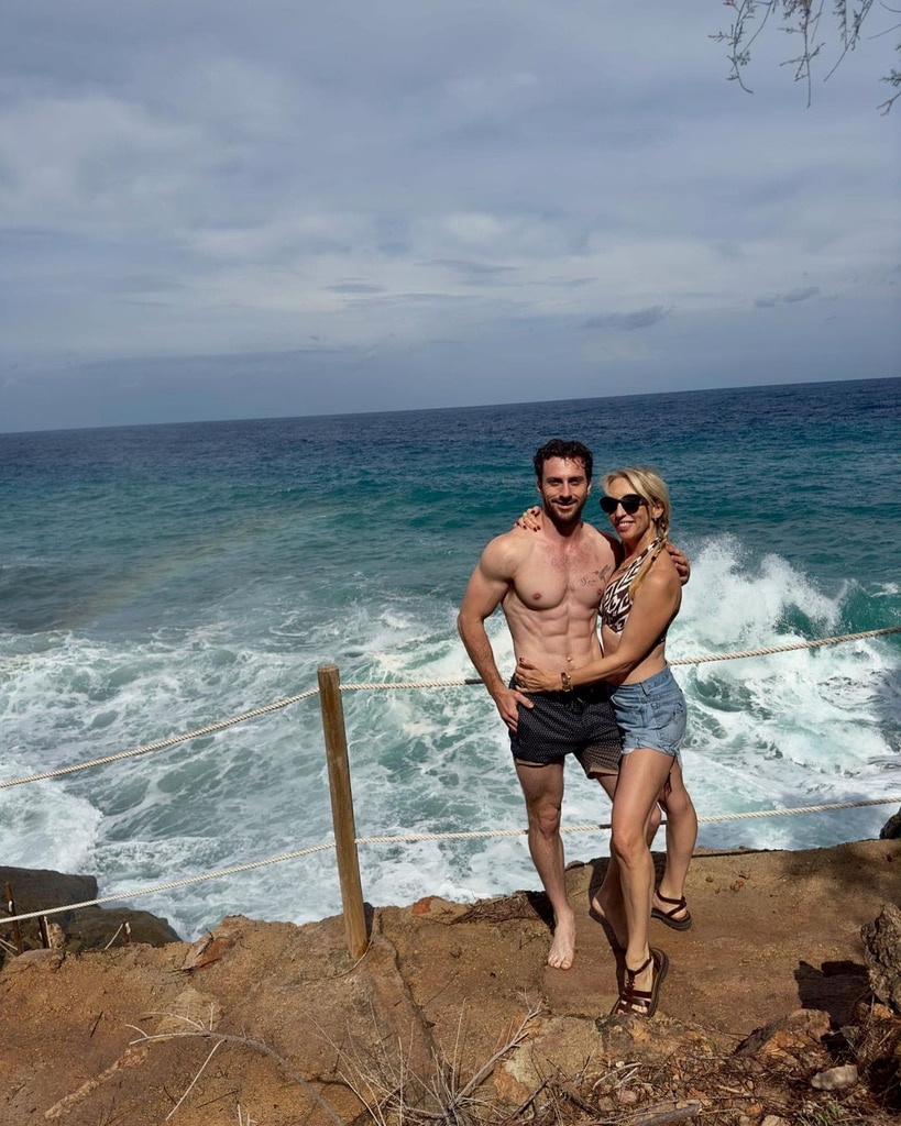 Aaron Taylor-Johnson muestra sus abdominales en una foto con su esposa Sam Taylor-Johnson