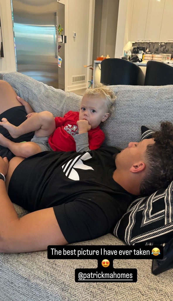 Brittany Mahomes, Kocası Patrick & Son Bronze'un "En İyi Fotoğrafını" Paylaştı