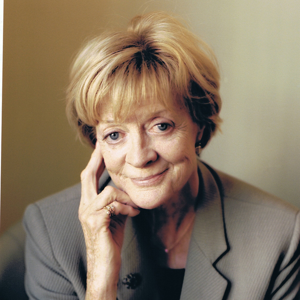 Maggie Smith 89 Yaşında Öldü: Downton Abbey Costars ve Daha Fazlası Haraç Ödedi