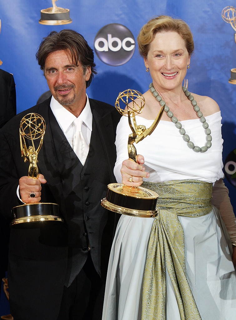 2004 Emmy Zaman Kapsülünü Bu Ünlü Fotoğraflarıyla Açın