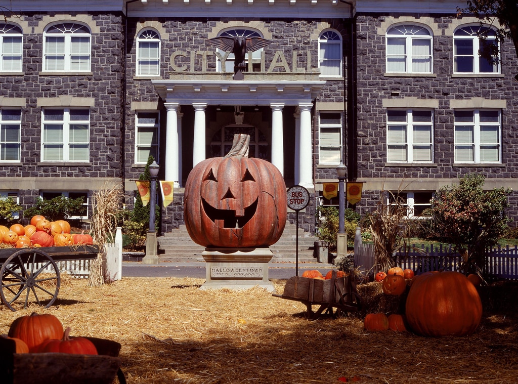 Halloweentown'dan Kimberly J. Brown, Marnie'nin Bugün Nerede Olduğunu Açıkladı