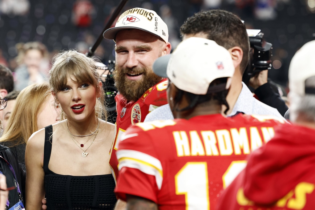 Taylor Swift llega con estilo al partido de la NFL de Travis Kelce con los Chiefs