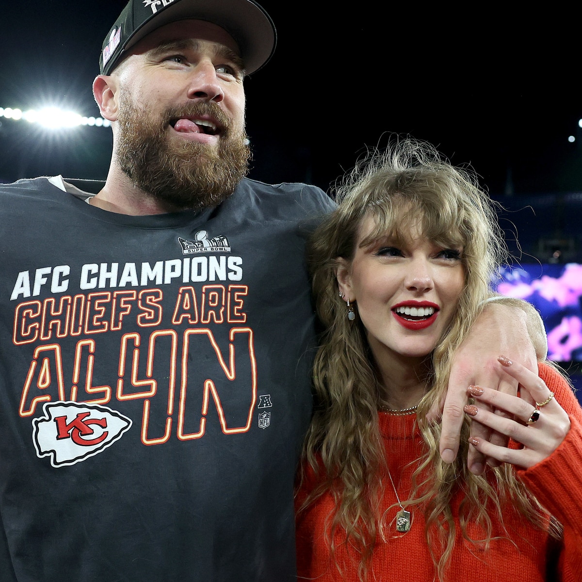 Taylor Swift가 친구와 함께 Travis Kelce 팀의 일원이라는 증거