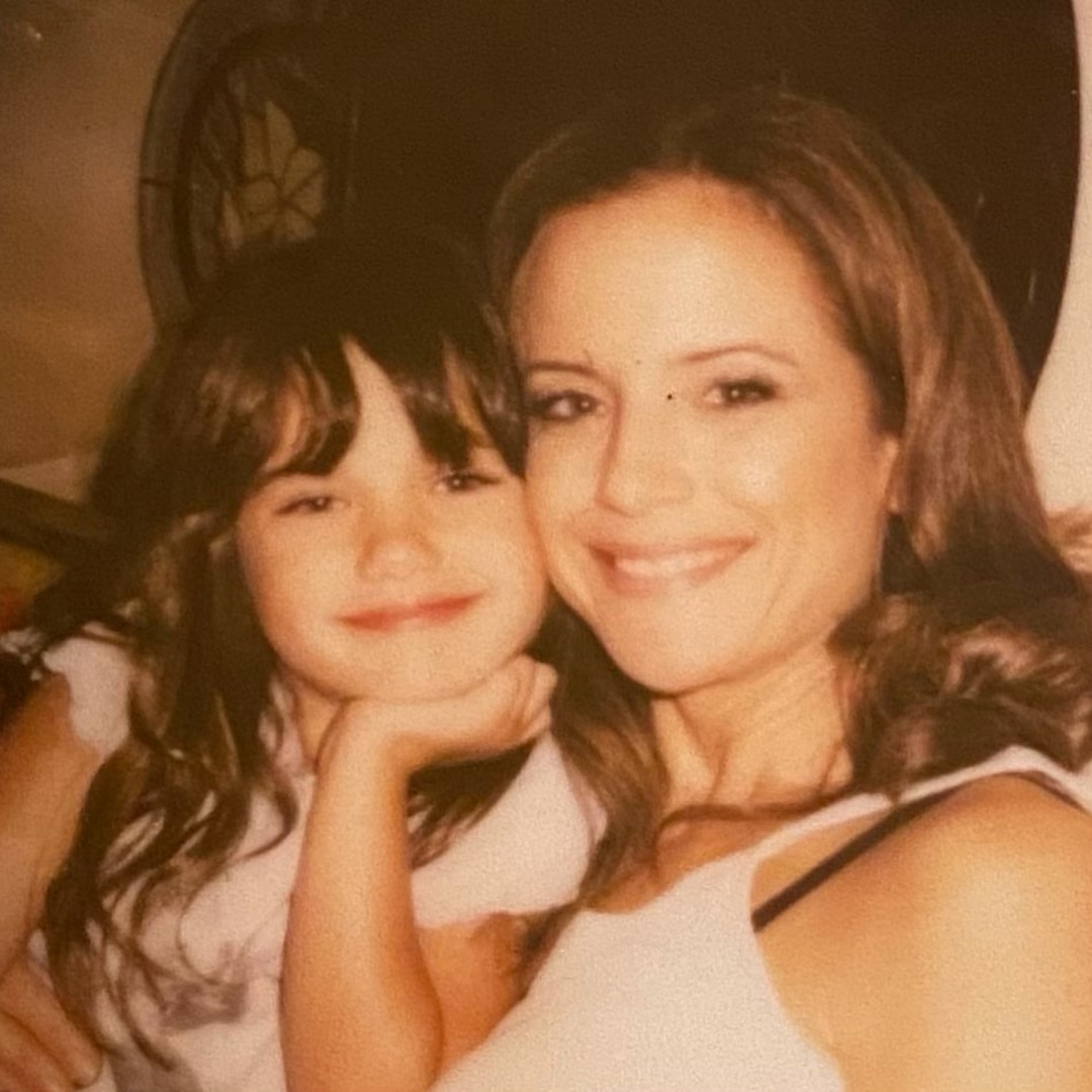 John Travolta and Kelly Preston’s Daughter Ella Honors Her Late Mom With Deeply Personal Song – E! Online John Travolta and Kelly Preston’s Daughter Ella Honors Her Late Mom With Deeply Personal Song – E! Online