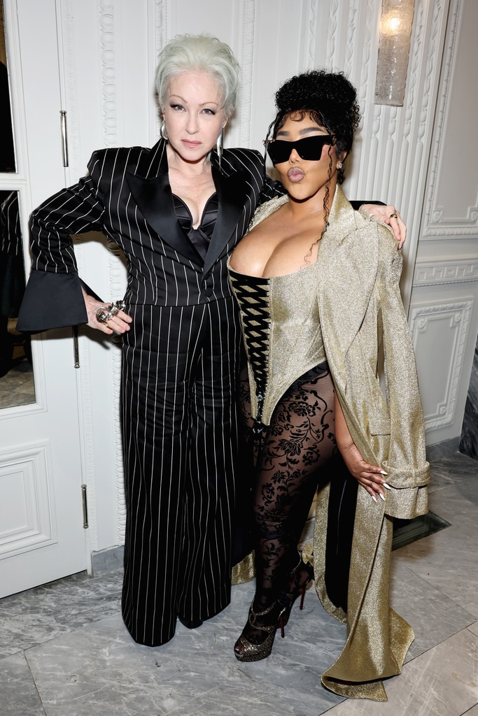 2024 NYFW: Lindsay Lohan, Olivia Wilde และอีกมากมายเข้าร่วมงาน Michael Kors Show