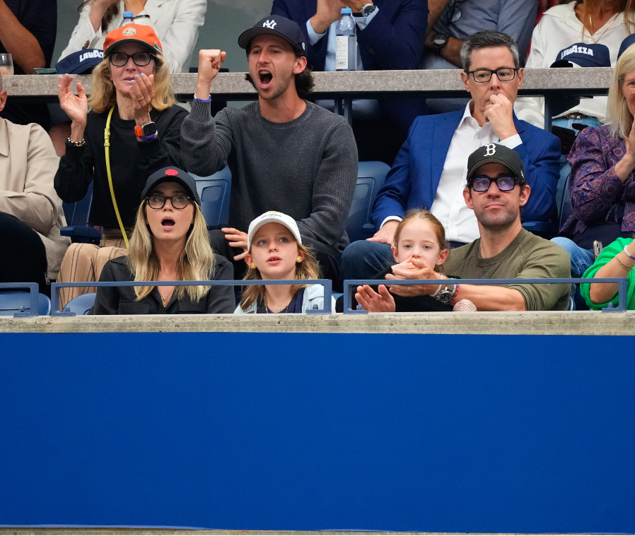 As filhas de Emily Blunt e John Krasinski fazem um passeio raro no US Open