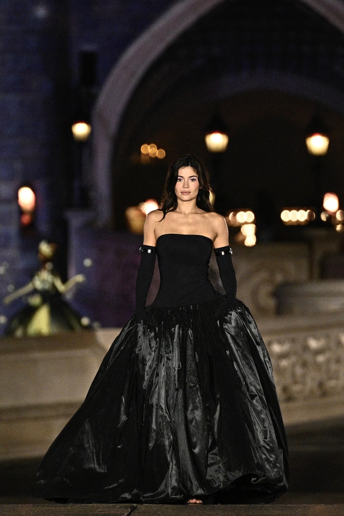 Kylie Jenner Returns to Modeling in First-Ever Paris Fashion Week Show