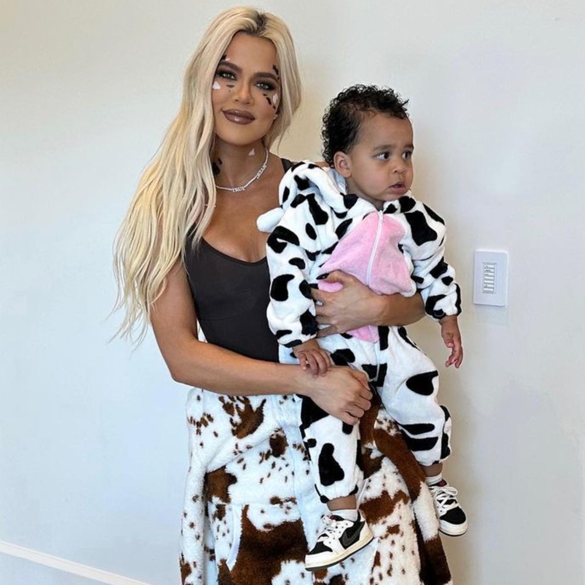 Khloe Kardashian y los hijos de Kylie Jenner lucen adorables disfraces de Halloween