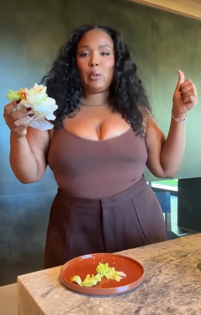 Lizzo schlüsselt auf, was sie an einem Tag isst, während sich ihr Lebensstil stark verändert