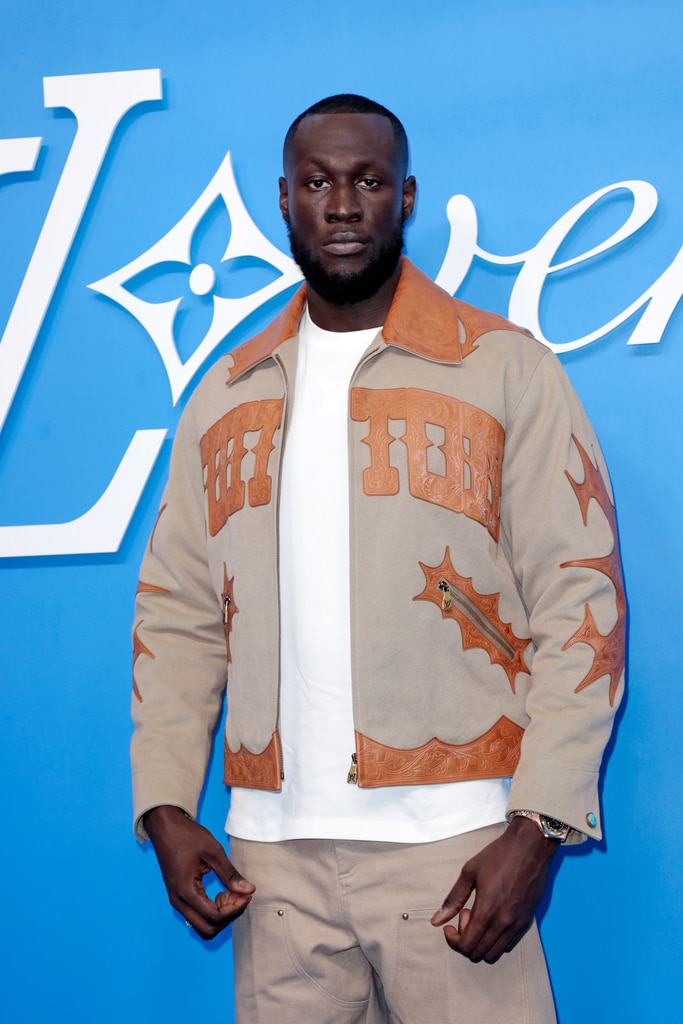 Stormzy แบ่งปันจูบกับ Victoria Monét 3 เดือนหลังจาก Maya Jama แยกทางกัน