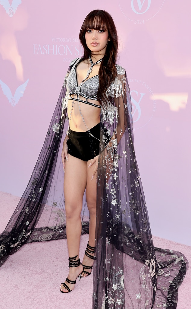 Xem Cher và nhiều ngôi sao khác tại Victoria's Secret Fashion Show 2024