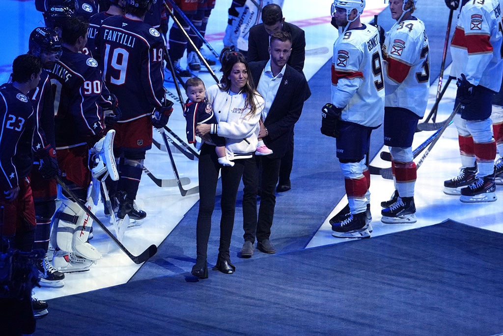 Johnny e Matthew Gaudreau homenageados pela equipe da NHL semanas após as mortes