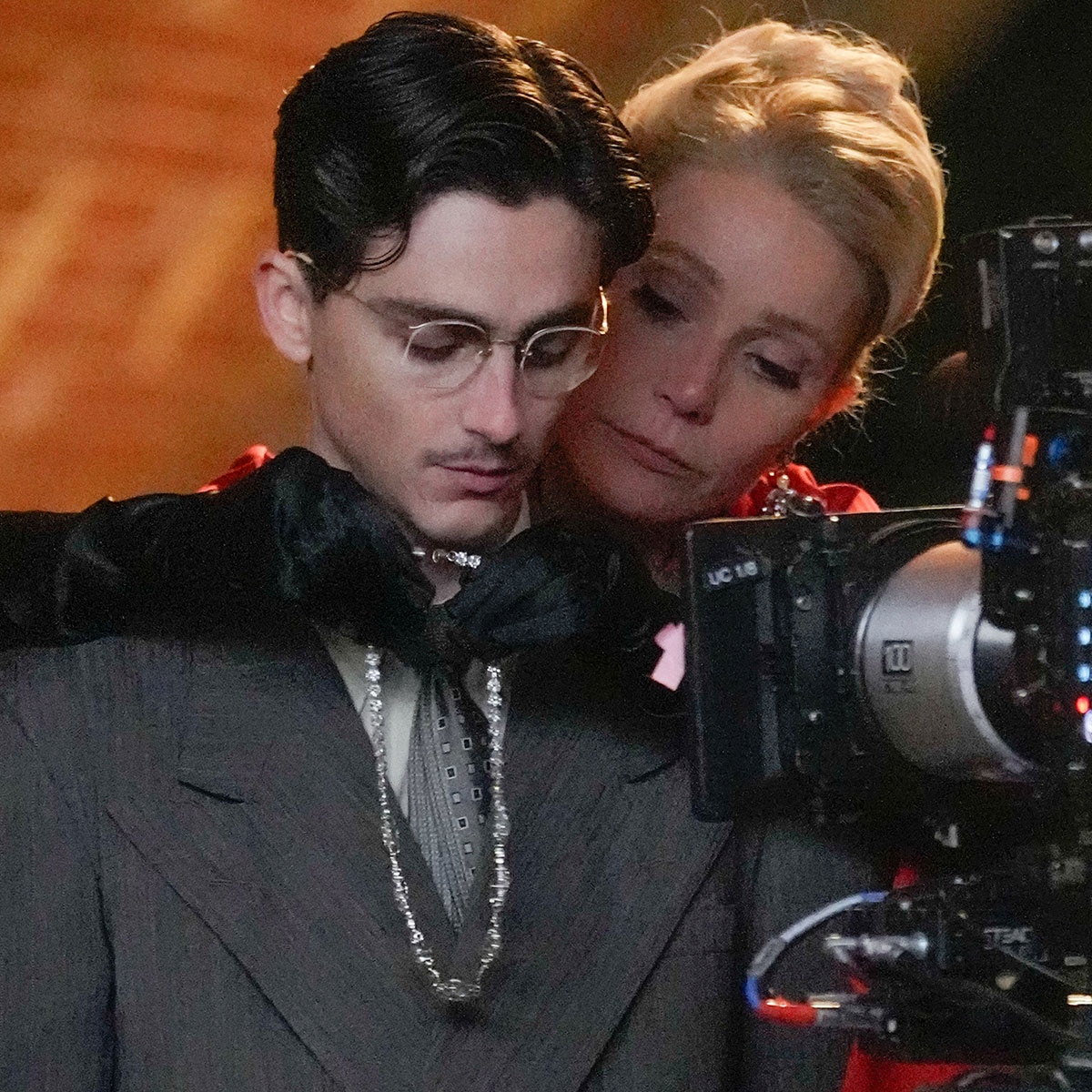 Timothée Chalamet y Gwyneth Paltrow comparten un apasionado beso durante el rodaje