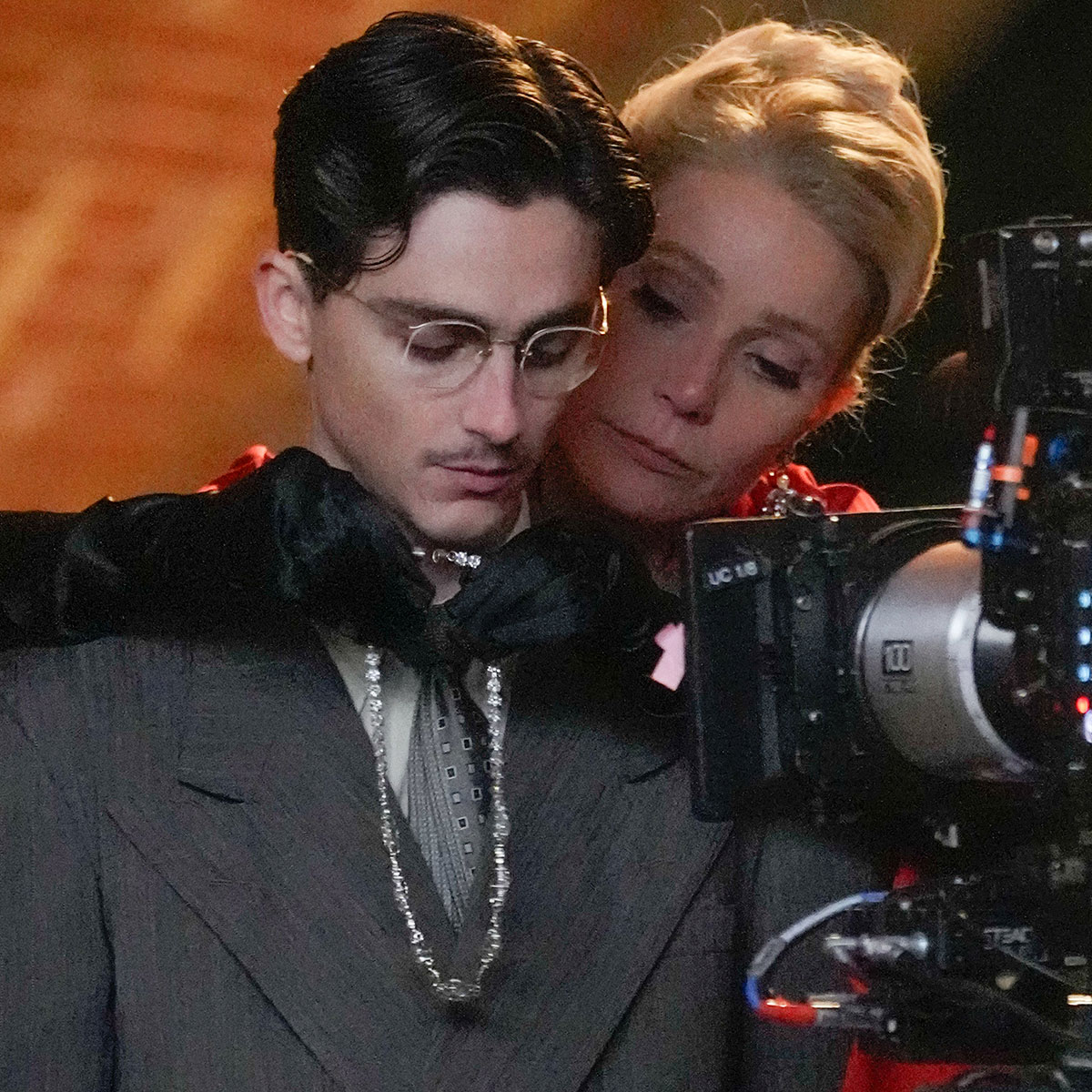 Timothée Chalamet and Gwyneth Paltrow Share Steamy Kiss While Filming in NYC Online