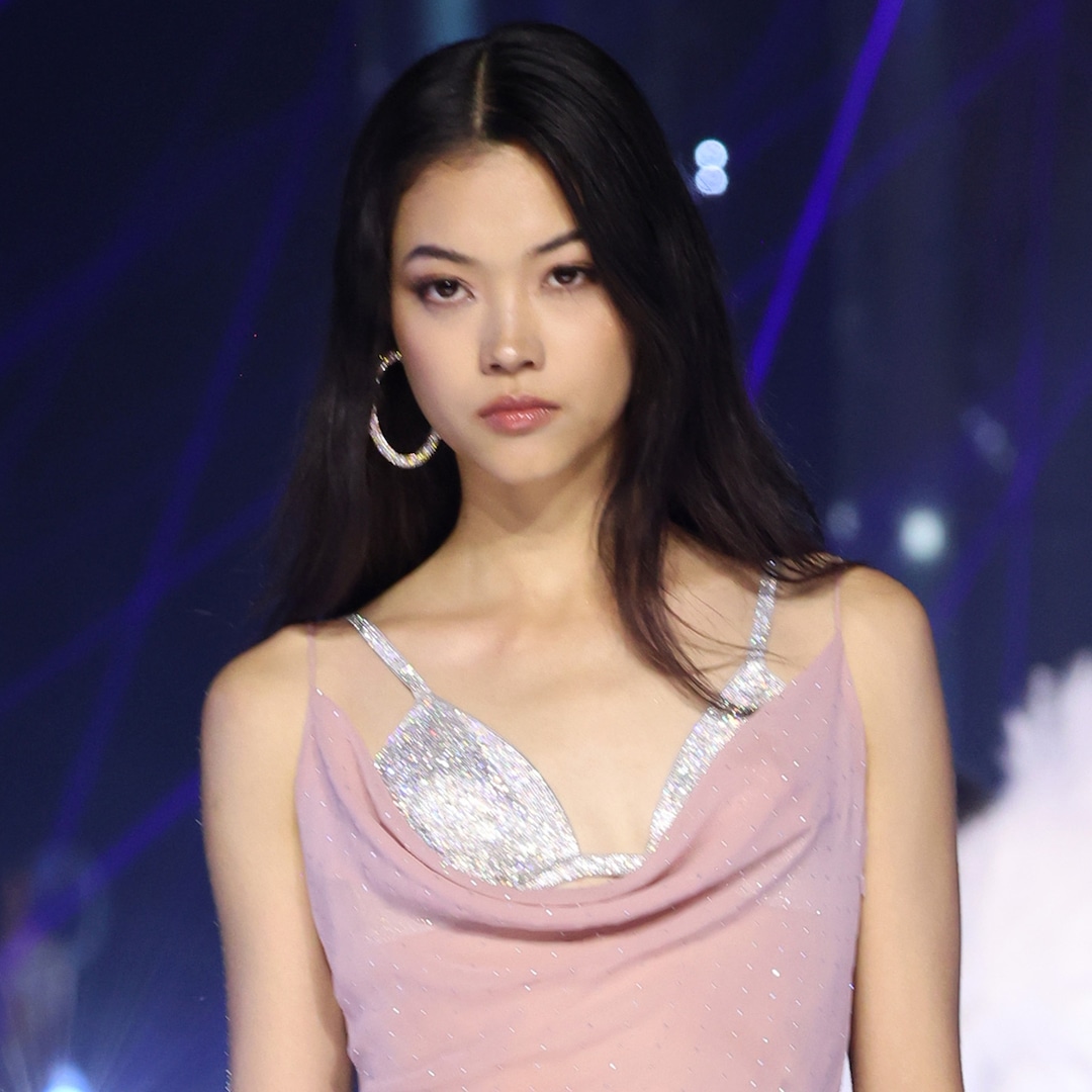 Model Mika Schneider Reacts to Criticism Over Victoria’s Secret Fashion Show Walk – E! Online Model Mika Schneider Reacts to Criticism Over Victoria’s Secret Fashion Show Walk – E! Online