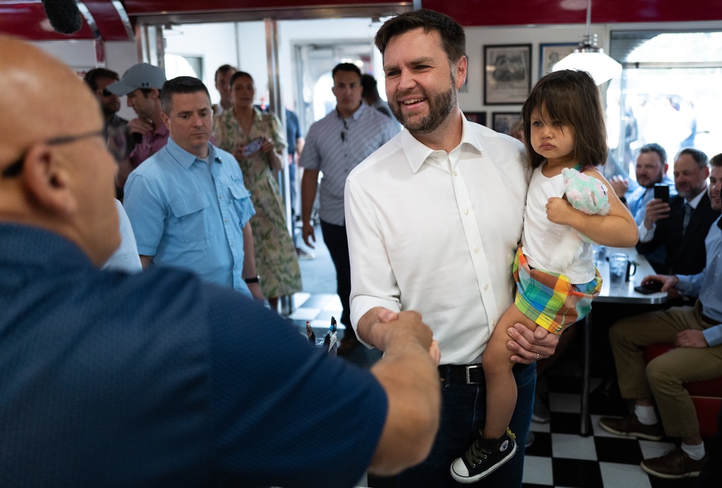 Una guía para la familia de JD Vance: su esposa, hijos, mamá y más