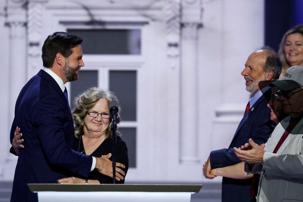 Um guia para a família de JD Vance: sua esposa, filhos, mamãe e muito mais