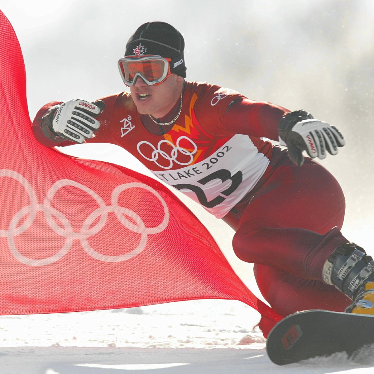 Vận động viên trượt ván tuyết Olympic bị FBI truy nã vì tội giết người, buôn bán ma túy