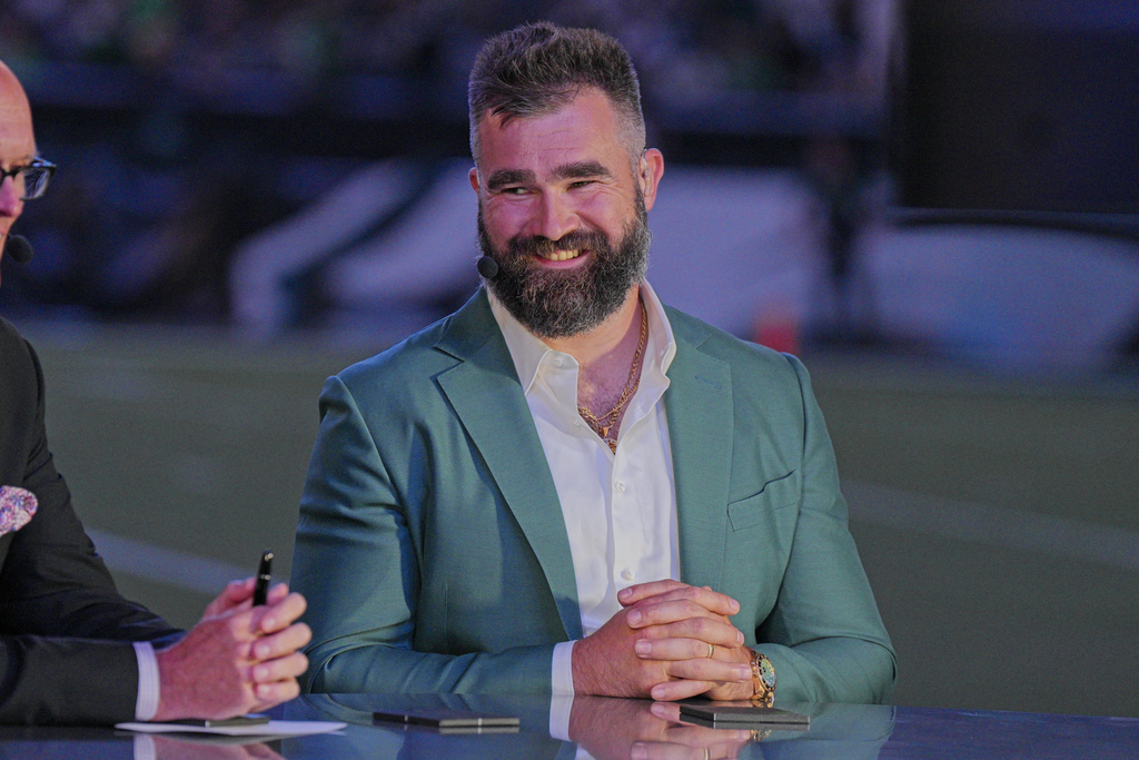 Jason Kelce Reacts to Taylor Swift Arrival at Travis Kelce's NFL Game