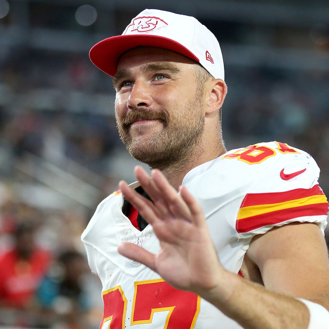 Travis Kelce’s New ’90s Hair at Kansas City Chiefs Game Has the Internet Divided – E! Online Travis Kelce’s New ’90s Hair at Kansas City Chiefs Game Has the Internet Divided – E! Online