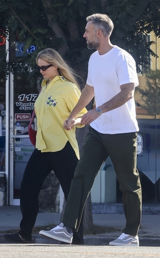 Pregnant Jennifer Lawrence, Cooke Maroney Pack on PDA Amid Baby News