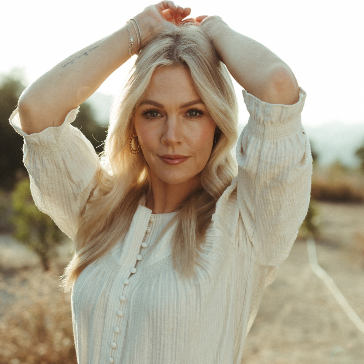 Jennie Garth te inspirará a priorizar tu tiempo ‘yo’ con estilo