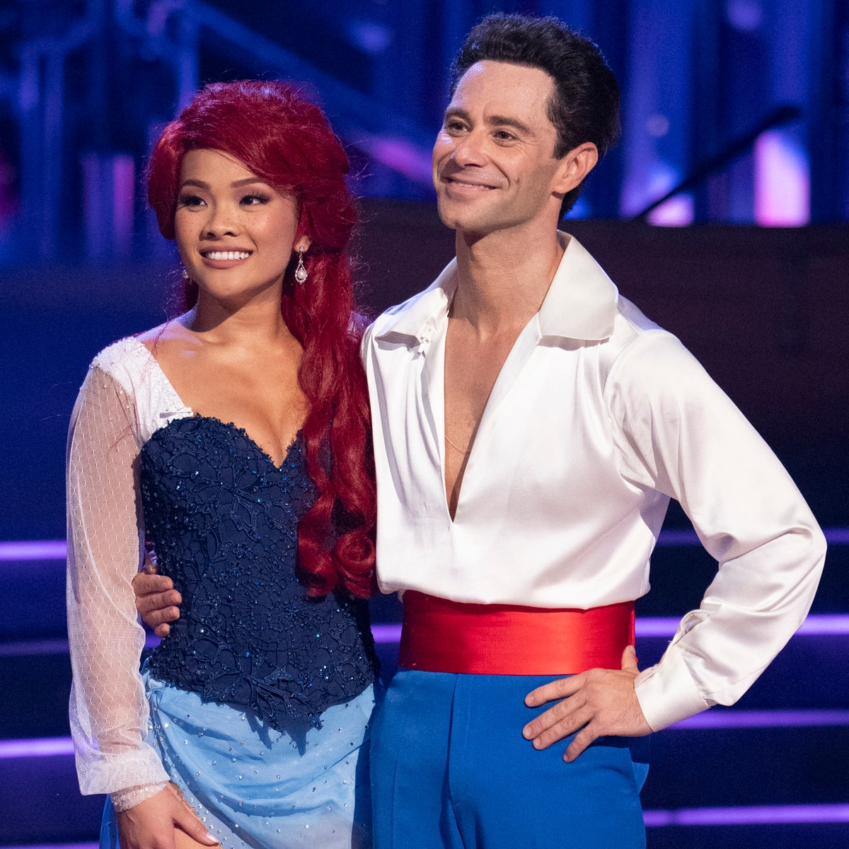 Derek และ Julianne Hough ตอบสนองต่อเคมีของ Sasha Farber และ Jenn Tran