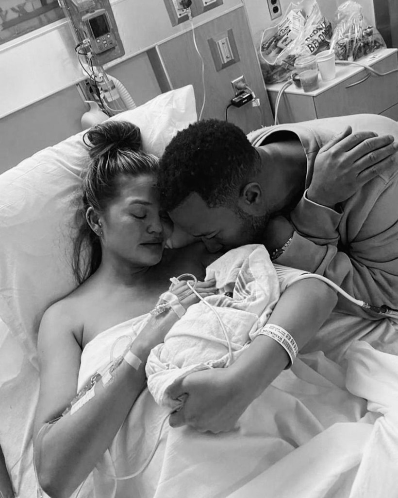 John Legend twierdzi, że życie Chrissy Teigen było „w niebezpieczeństwie” przed aborcją