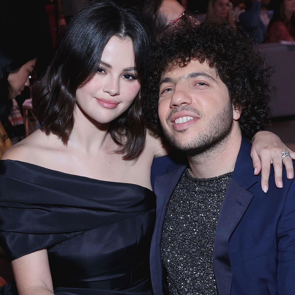 Selena Gomez und Benny Blanco kanalisieren Alice im Wunderland zu Halloween