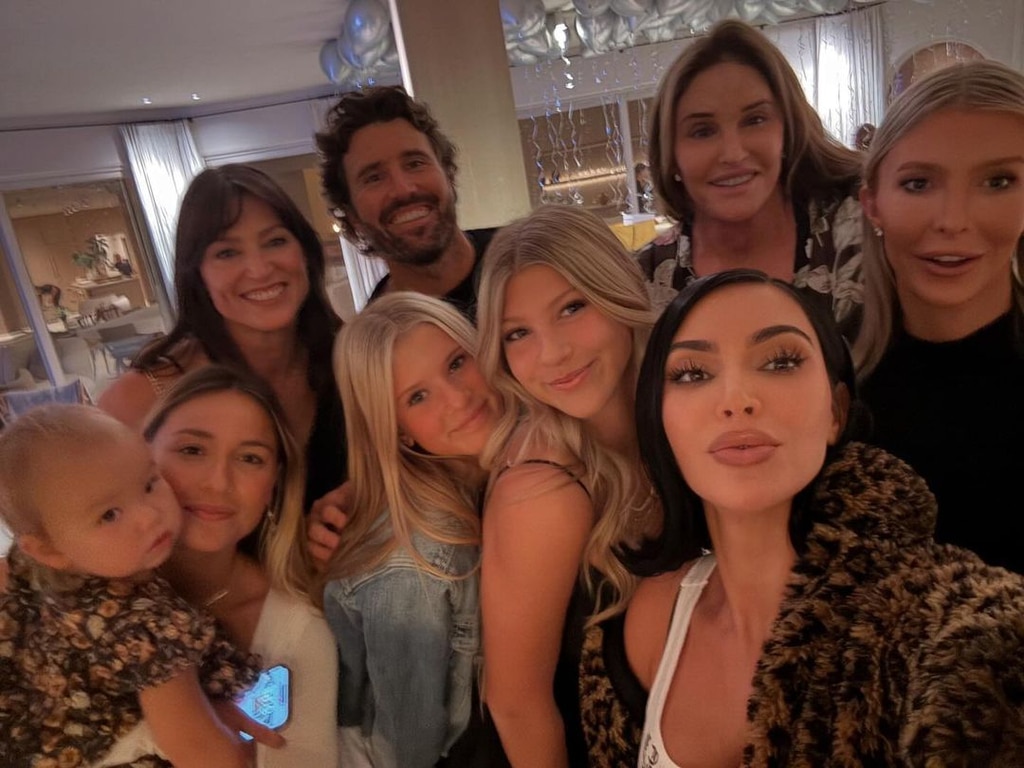 Kim Kardashian se junta a Brody Jenner na festa de aniversário de Caitlyn Jenner