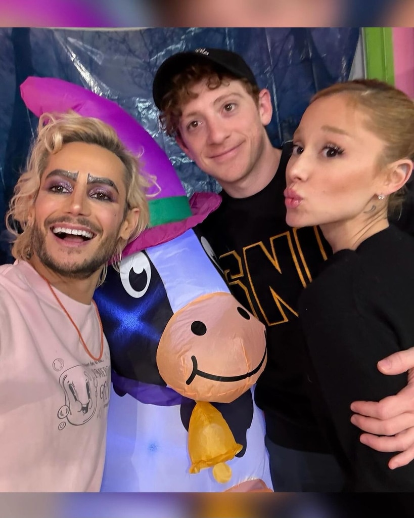 Ethan Slater spricht „schwierige“ Gerüchte über Ariana Grande Romance an