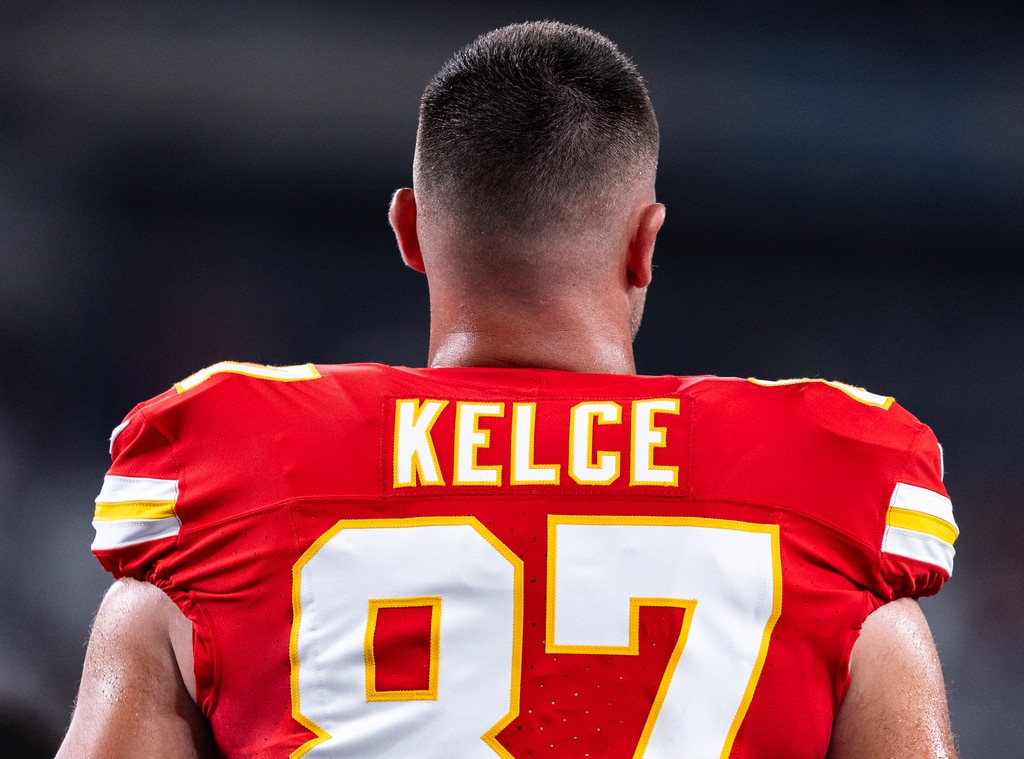 Travis Kelce chia sẻ cách anh ấy xử lý áp lực khi được chú ý