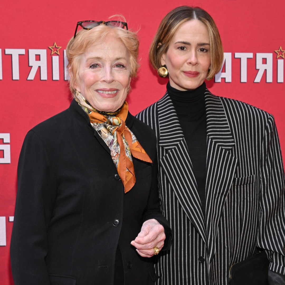 Sarah Paulson Reveals Whether She Gets Advice From Holland Taylor—And Her Answer Is Priceless – E! Online Sarah Paulson Reveals Whether She Gets Advice From Holland Taylor—And Her Answer Is Priceless – E! Online