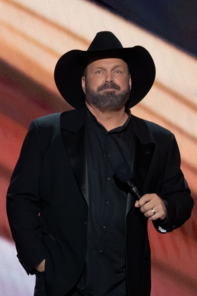 Garth Brooks tritt in Las Vegas inmitten von Vorwürfen wegen sexueller Übergriffe auf