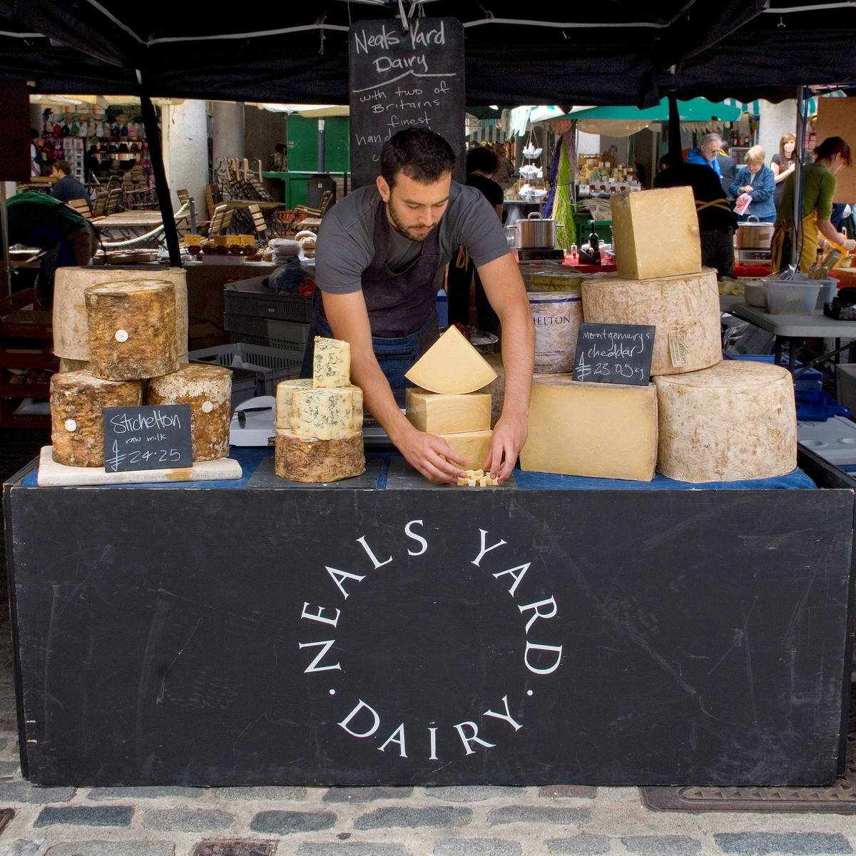 Cops Search for Stolen Cheddar Worth 0,000