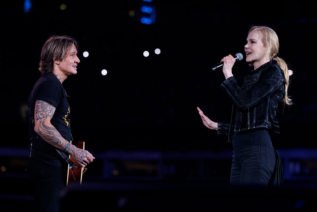 Nicole Kidman Twins With Husband Keith Urban at Benefit Concert