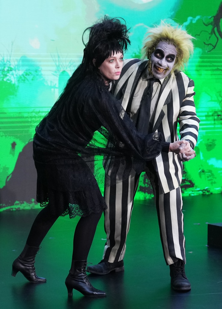 Kelly Clarksons Beetlejuice-Kostüm lässt Sie dreimal aussehen