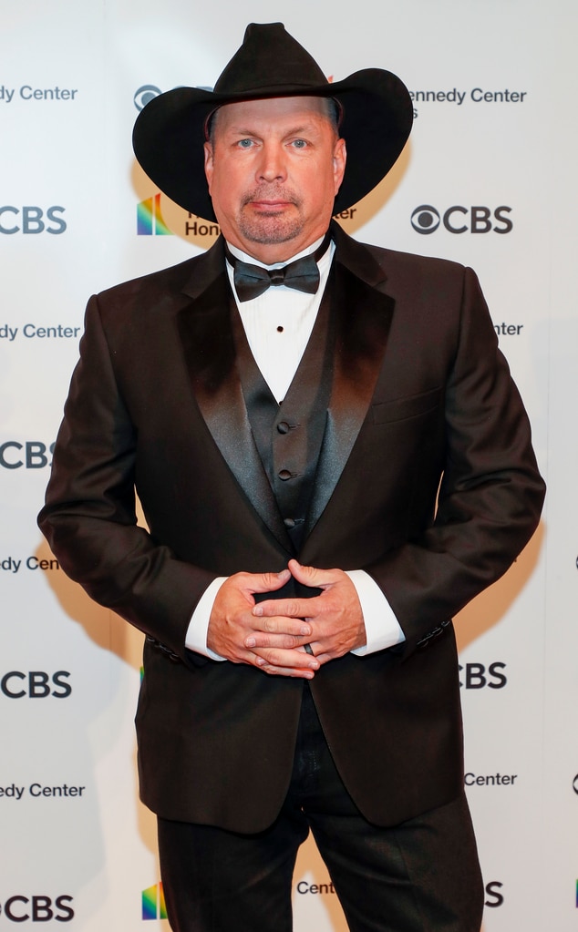 Garth Brooks tritt in Las Vegas inmitten von Vorwürfen wegen sexueller Übergriffe auf