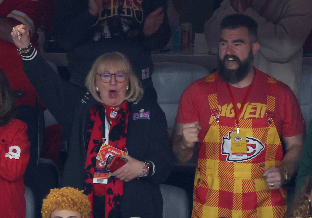 Donna Kelce and Jason Kelce