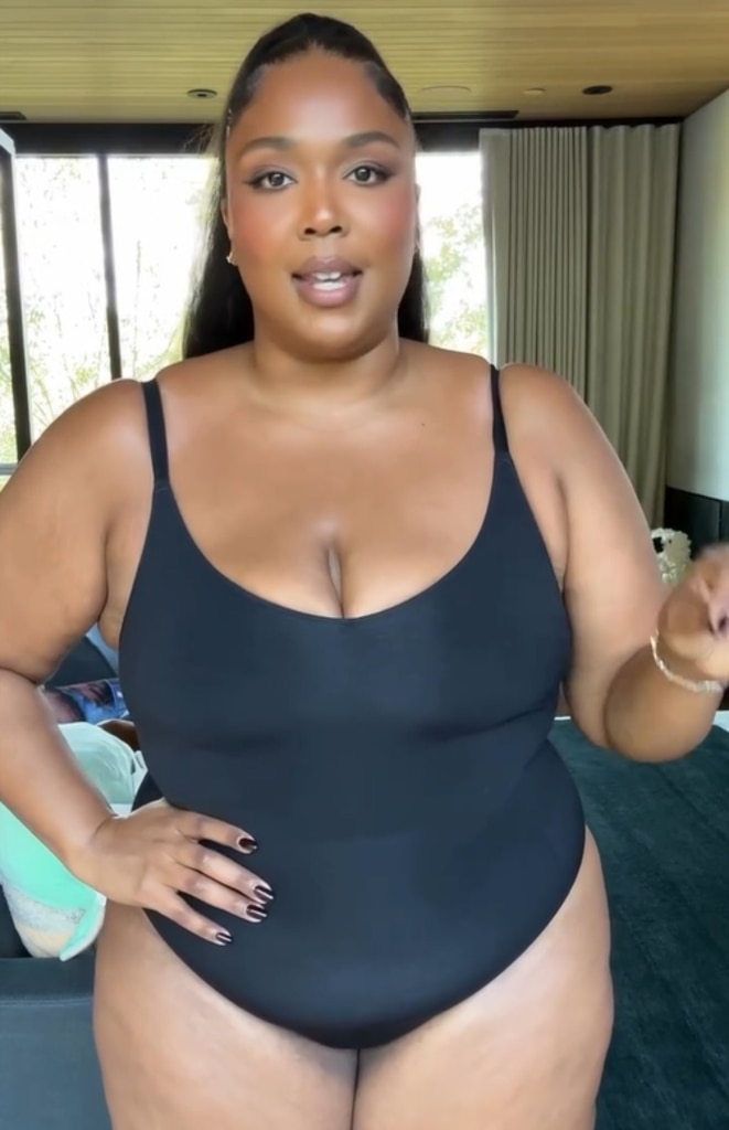 Lizzo, Dönüşümü Açıkladıktan Sonra Yeni Videoda Bodysuit'i Giydirdi